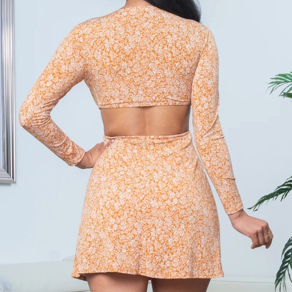 🌸Ditzy Floral Cut Out Dress🌸 - Picture 5 of 5